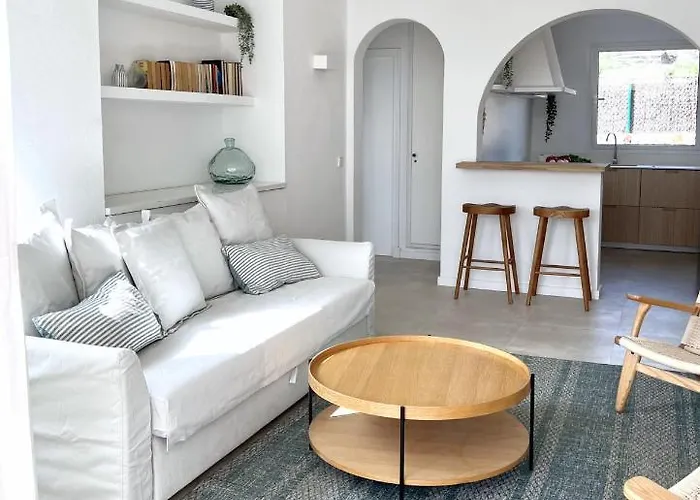 Binivento- Lovely With Pool Near The